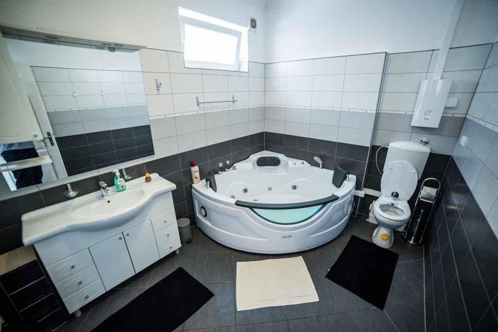Suites Donna Bihać Extérieur photo